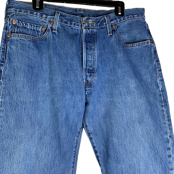 Men’s 501 Button Fly Levi’s Medium Wash Size 36”X30” EXCELLENT Condition - Picture 2 of 7